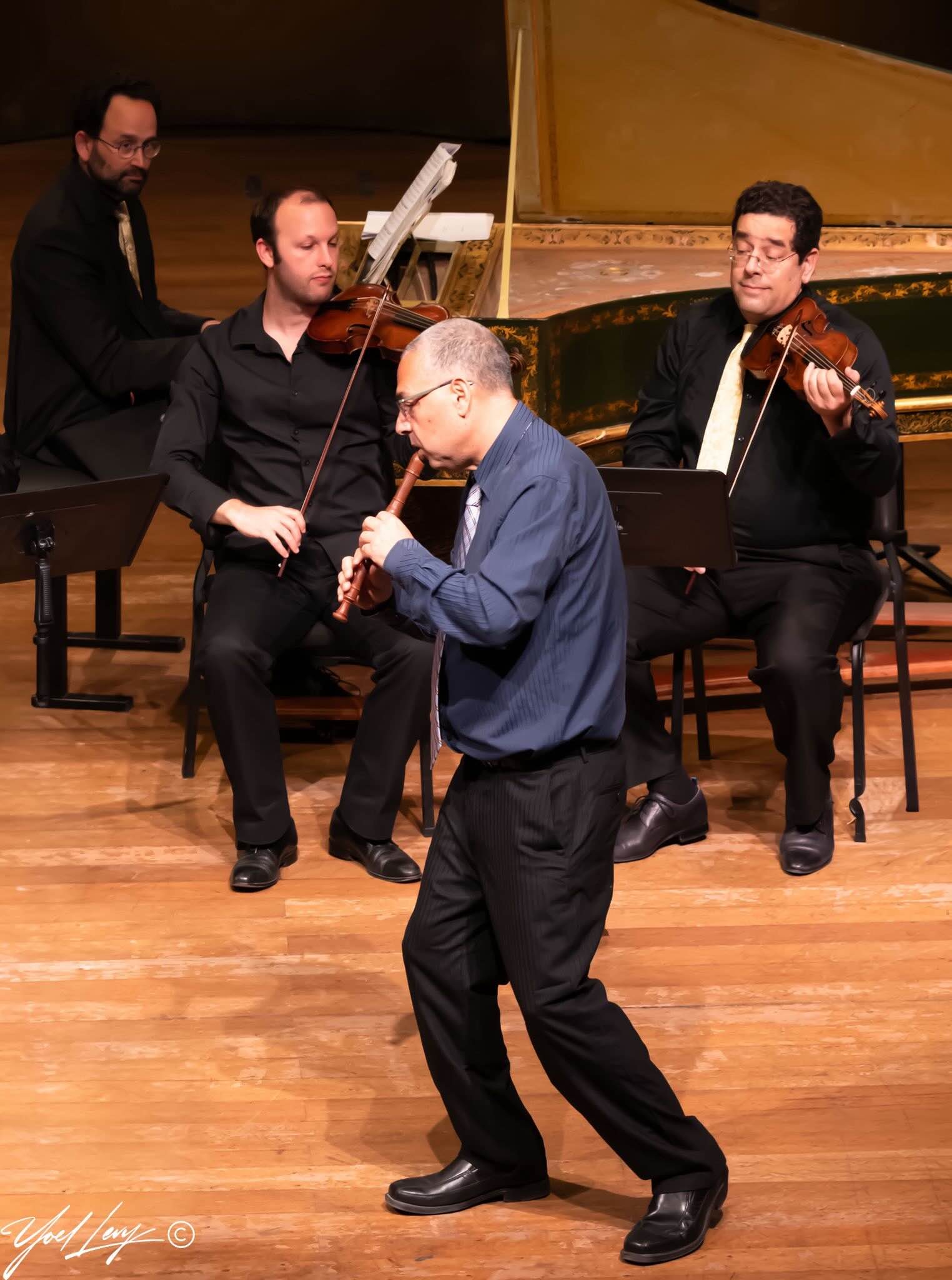 Sarig Sela performing classical repertoire close-up